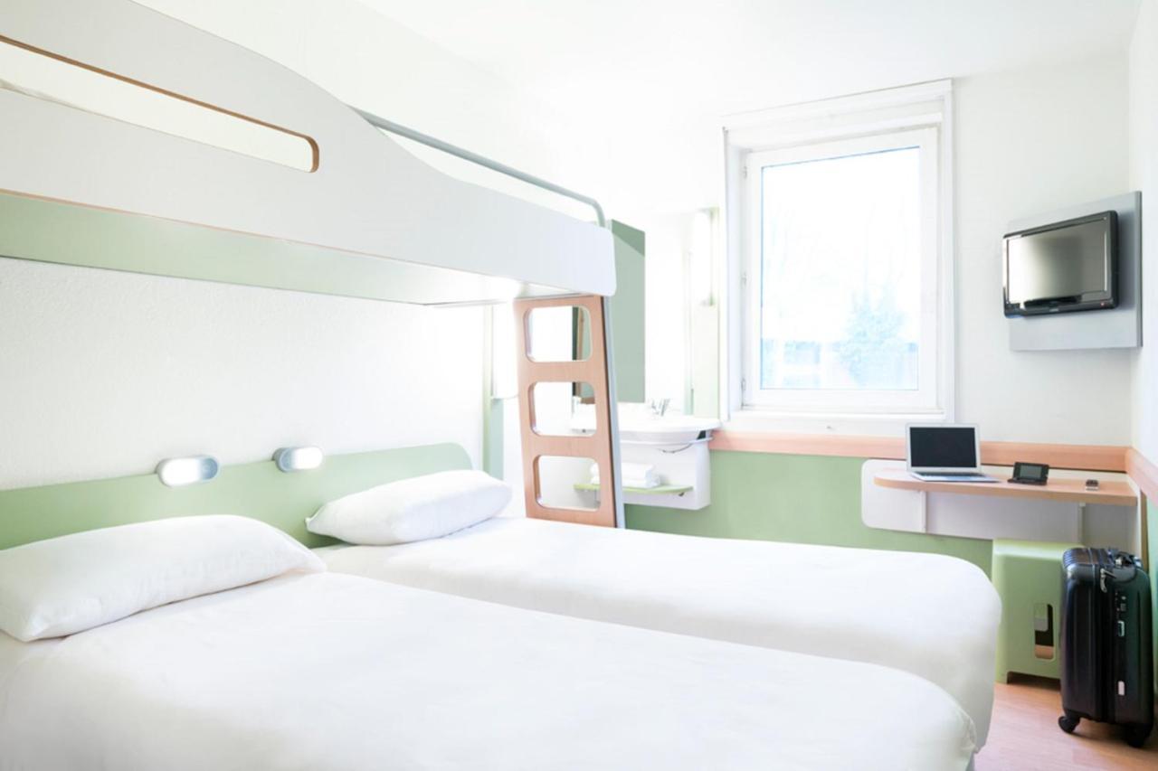 Ibis Budget Poitiers Nord Futuroscope Chasseneuil-du-Poitou Bagian luar foto