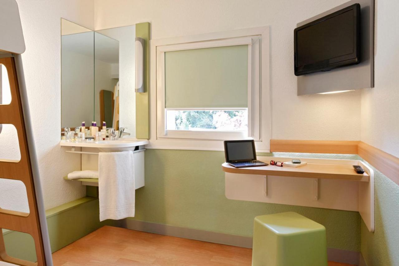 Ibis Budget Poitiers Nord Futuroscope Chasseneuil-du-Poitou Bagian luar foto