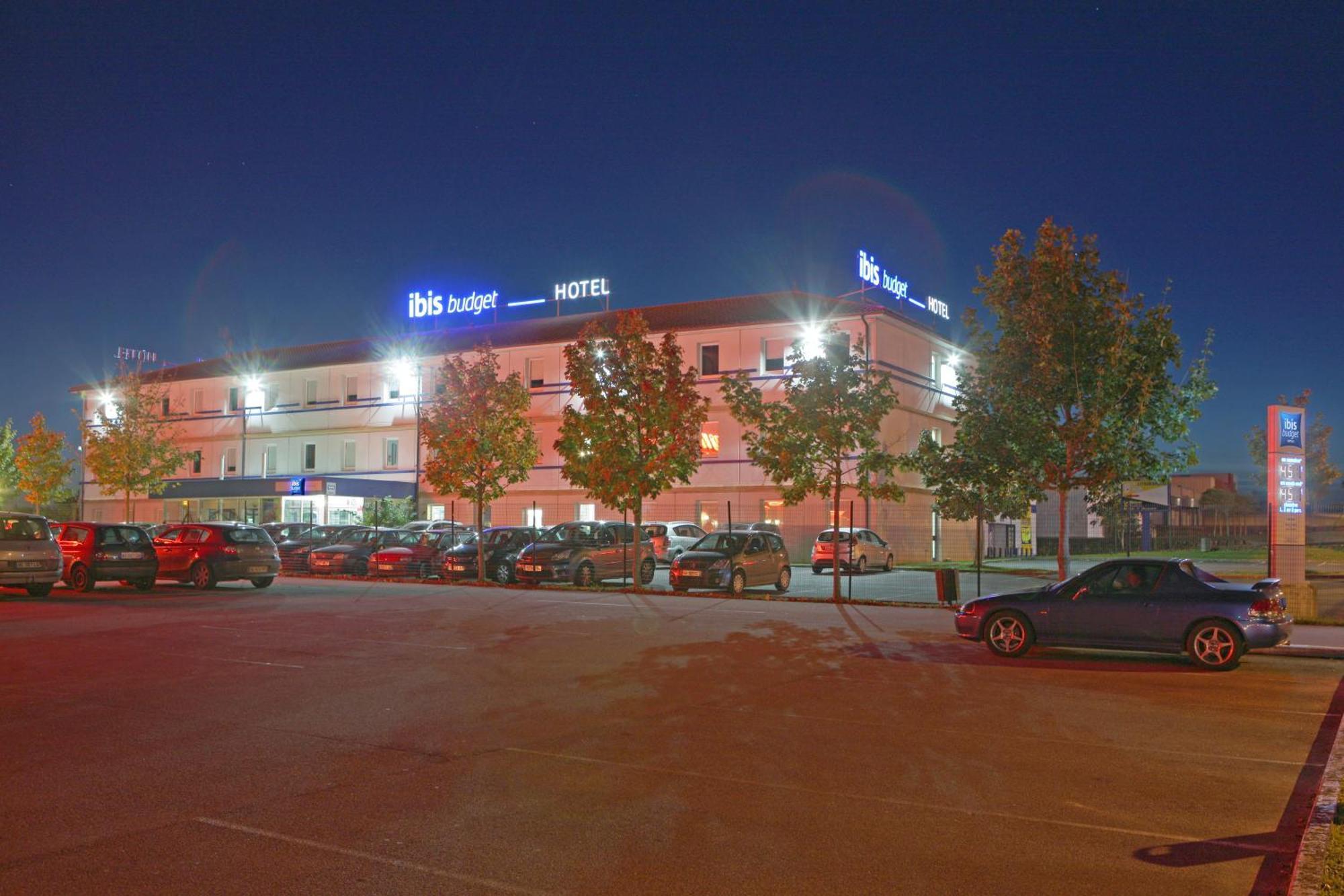 Ibis Budget Poitiers Nord Futuroscope Chasseneuil-du-Poitou Bagian luar foto