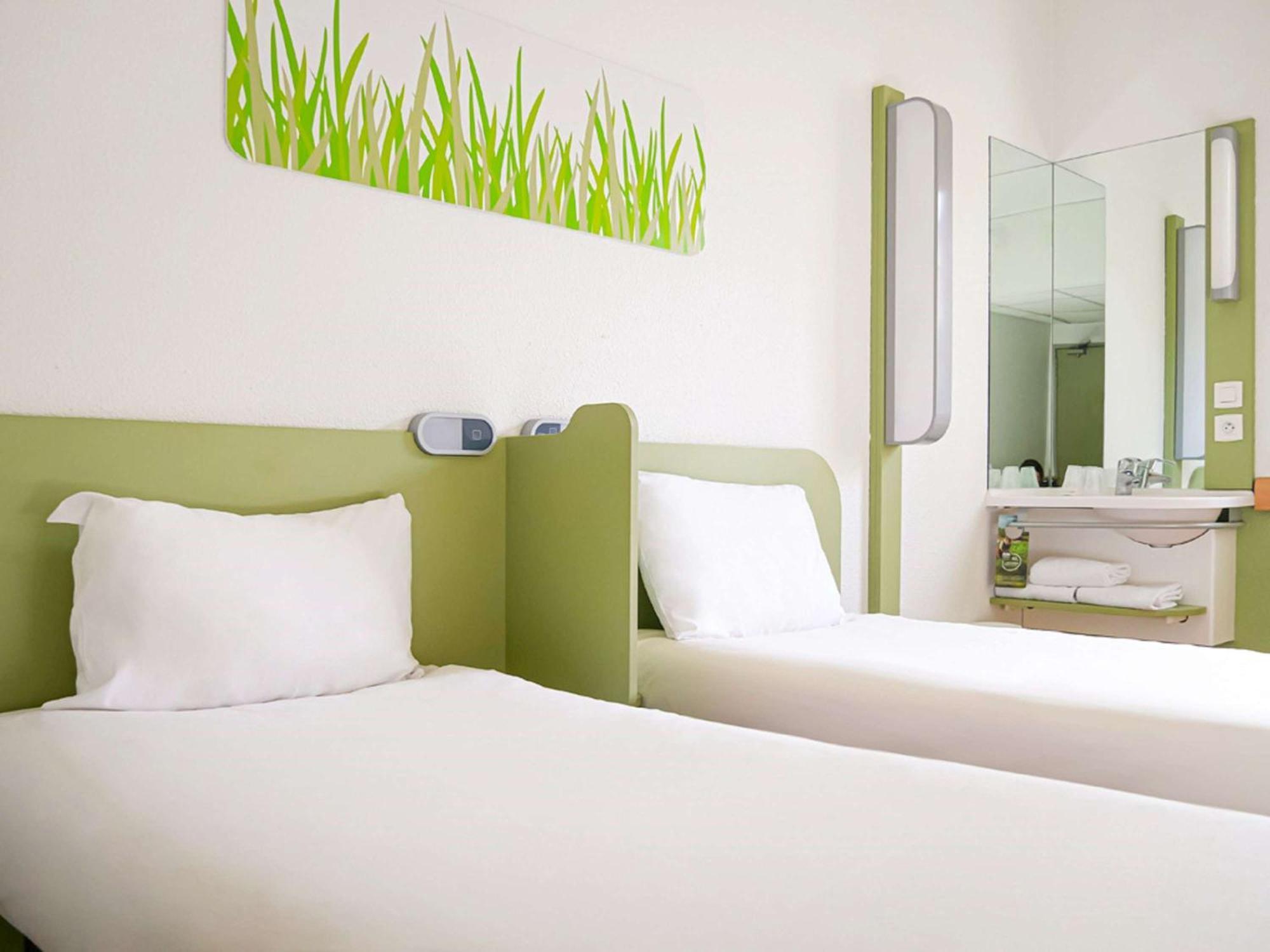 Ibis Budget Poitiers Nord Futuroscope Chasseneuil-du-Poitou Bagian luar foto
