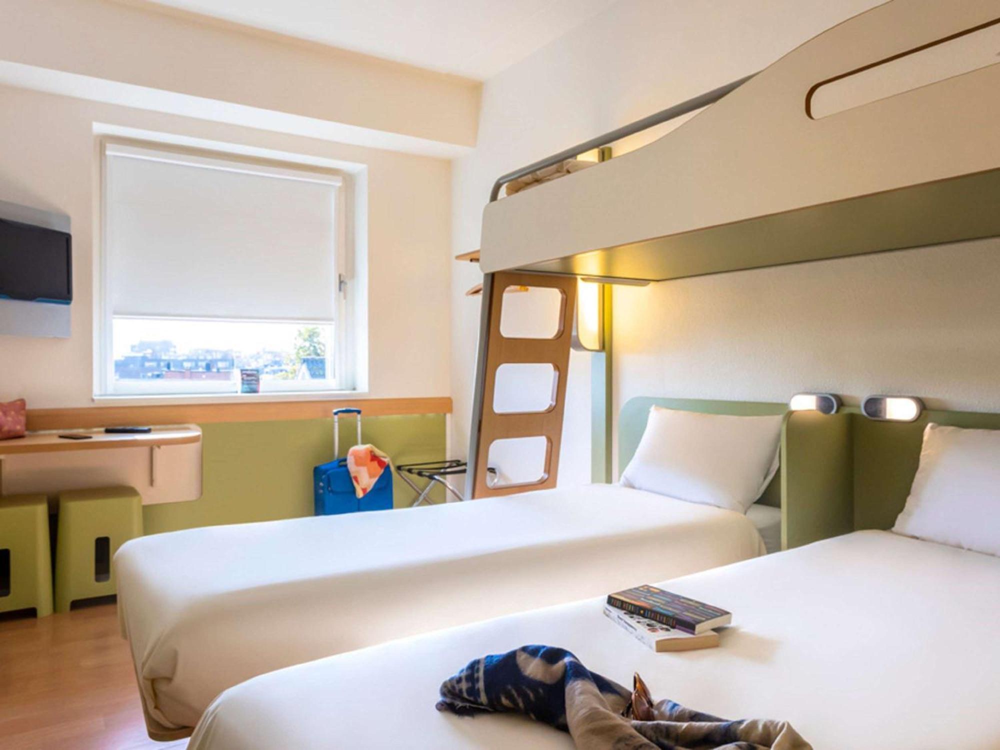 Ibis Budget Poitiers Nord Futuroscope Chasseneuil-du-Poitou Bagian luar foto